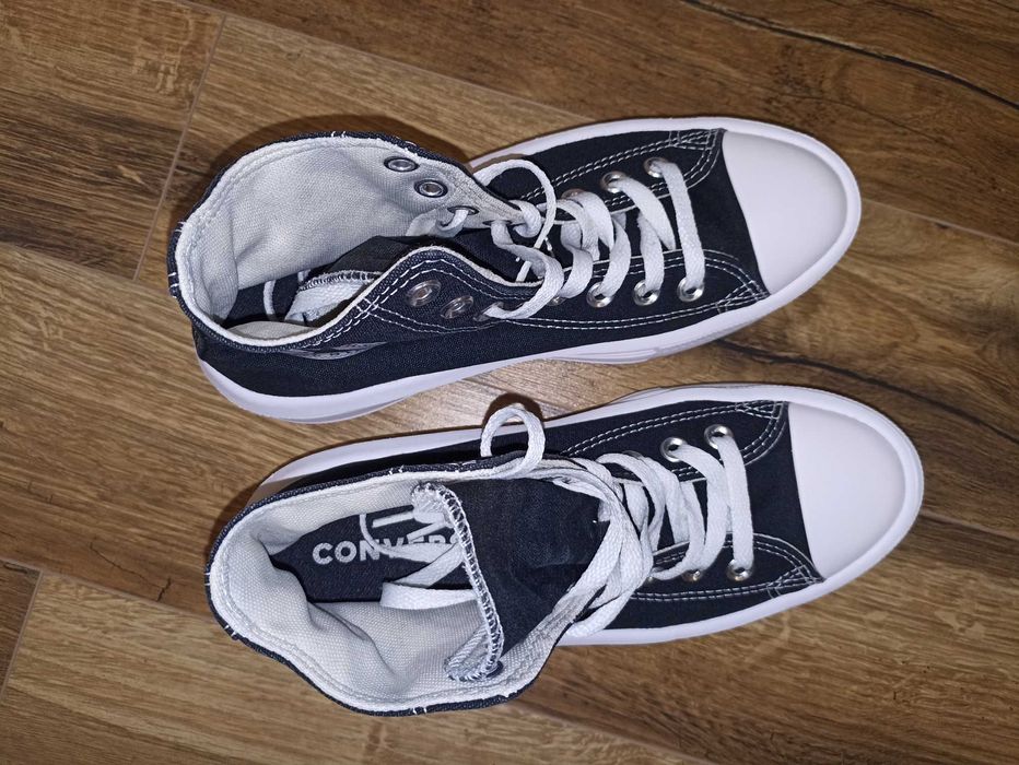 2 броя : CONVERSE Chuck Taylor All Star и маратонки Adidas