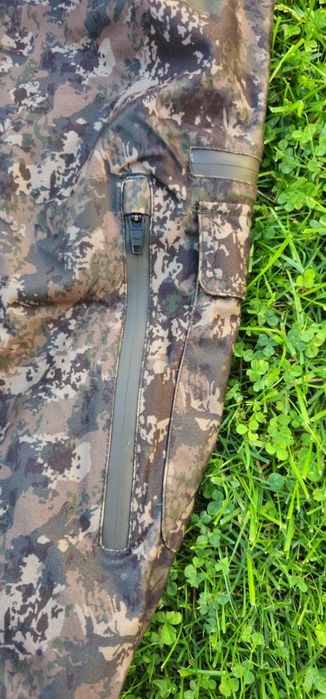 Pantaloni vanatoare impermeabili.