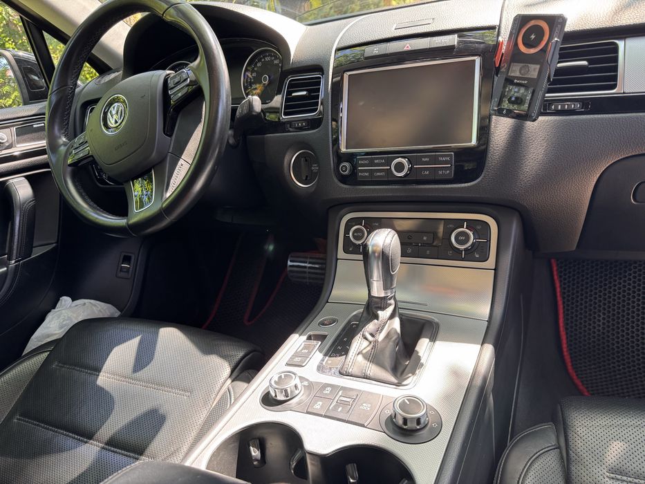 VOLKSWAGEN Touareg