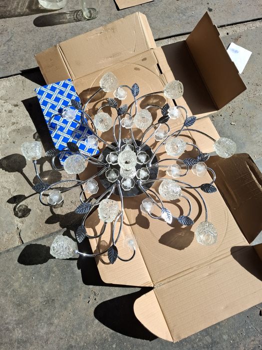 Продам люстру в хорошем состоянии, три режима света