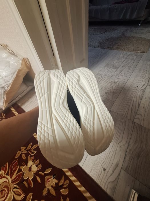 Продам летние кроссовки