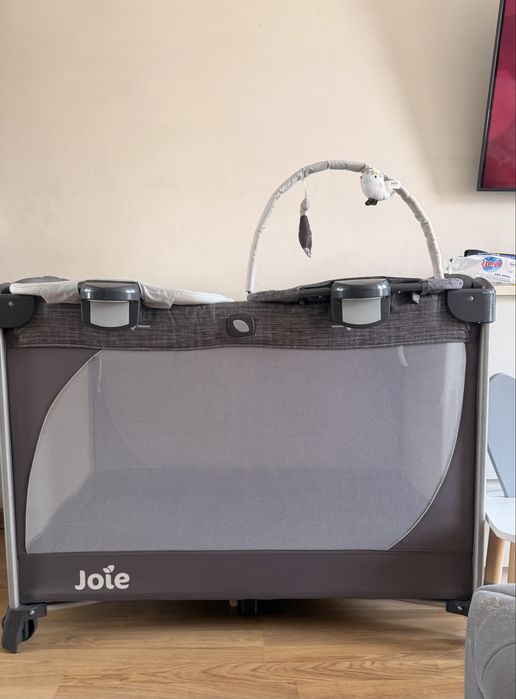 Продам манеж joie
