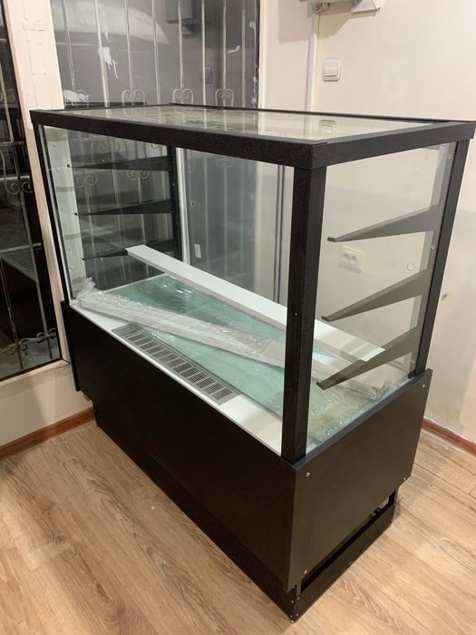 Витринный холодильник