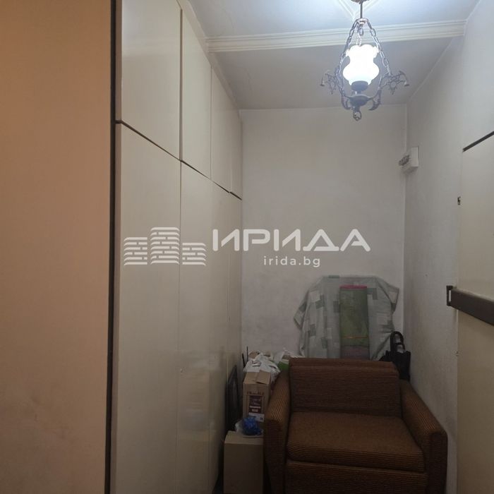 Продава двустаен апартамент в квартал Дружба 2