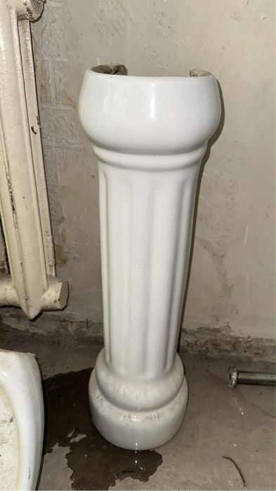 Раковина с ножкой