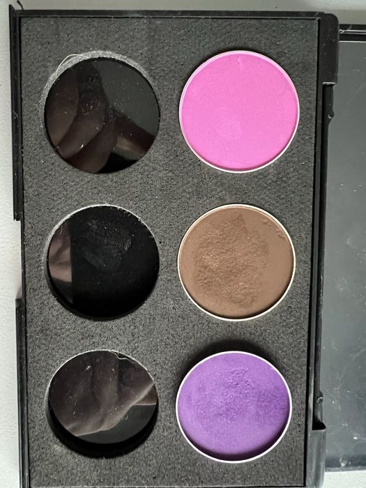 Carcasa pentru pigmenti machiaj cu 3 nunate Beauties Factory Uk