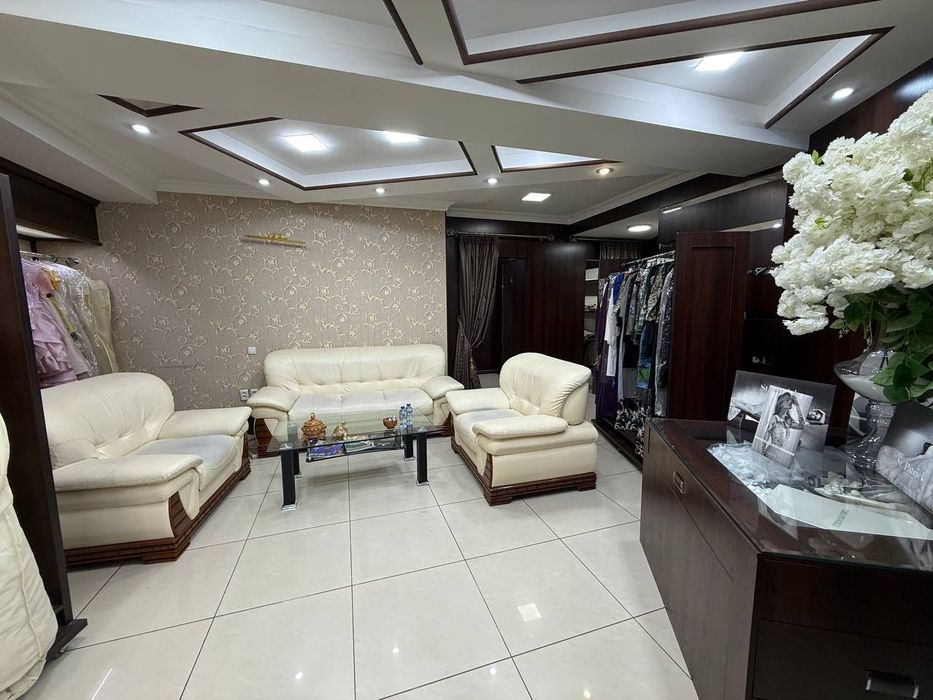 Улица Амира Темура! Продаётся готовый бизнес, дилер бренда SanPatrick