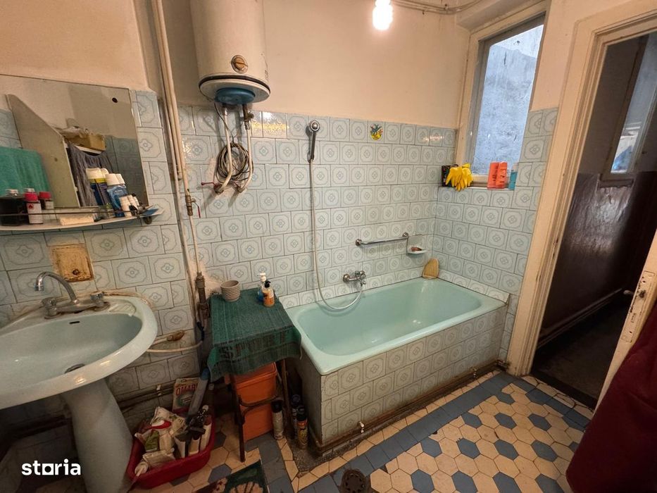 Vanzare apartament patru camere in vila cartierul Armenesc curte