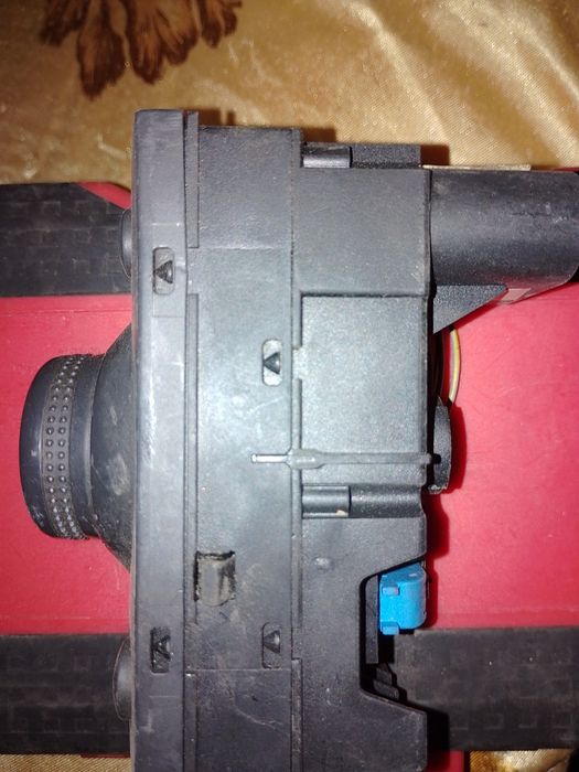 Части за Опел - стълоповдигач ключ  панел светлини вакуум клапан и сен