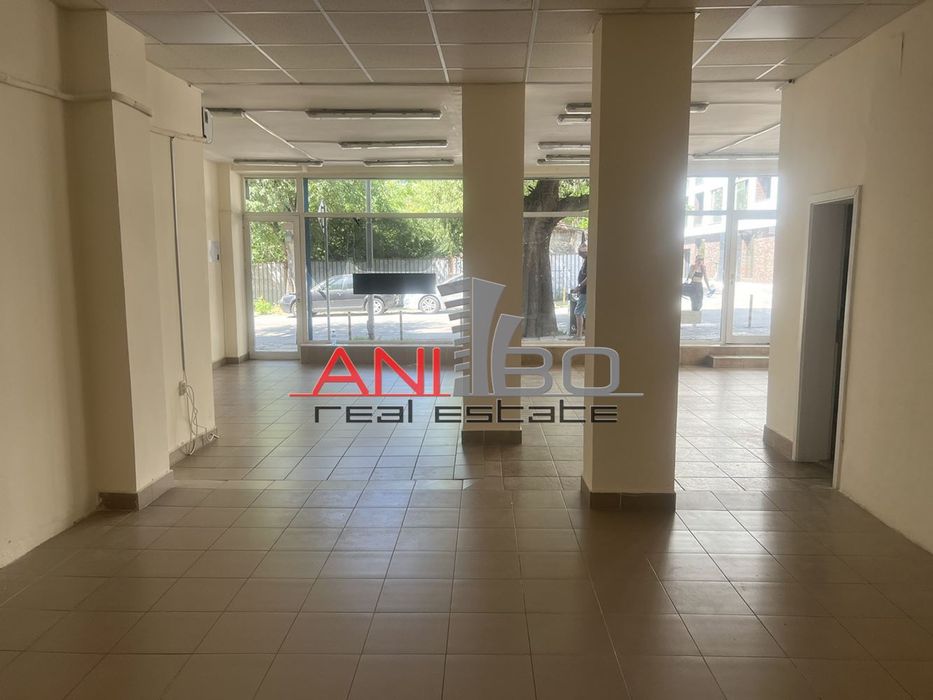 Дава се под наем Магазин в Варна, Колхозен пазар - 98 кв.м за 970 € - Снимка #1