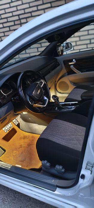 Lacetti 1.8 sotiladi