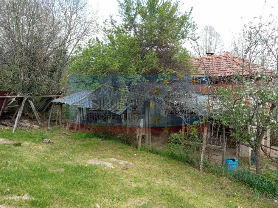 Къща с двор 4 дка в с. Калугерово