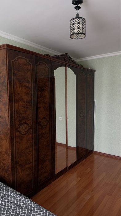 Продам шкаф комод и две тумбы