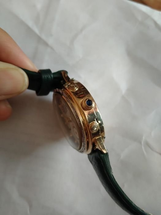 Продам золотые часы