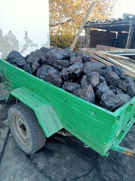 Доставка угля на легковом прицепи
