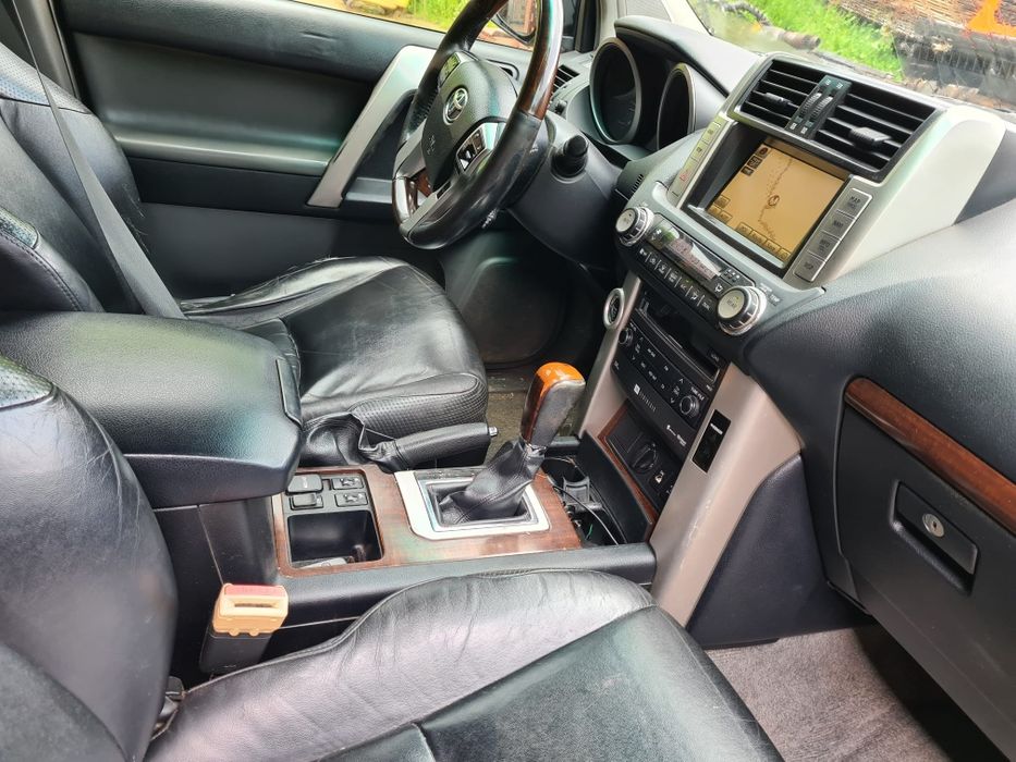 Vând Toyota LandCruiser J150 full option.