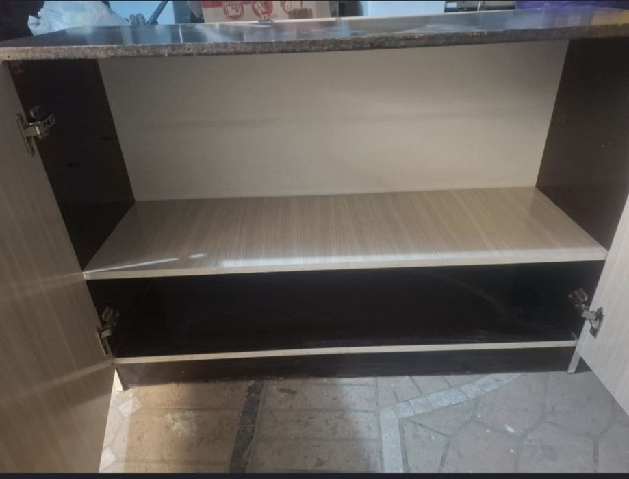 Тумбочка ва камот