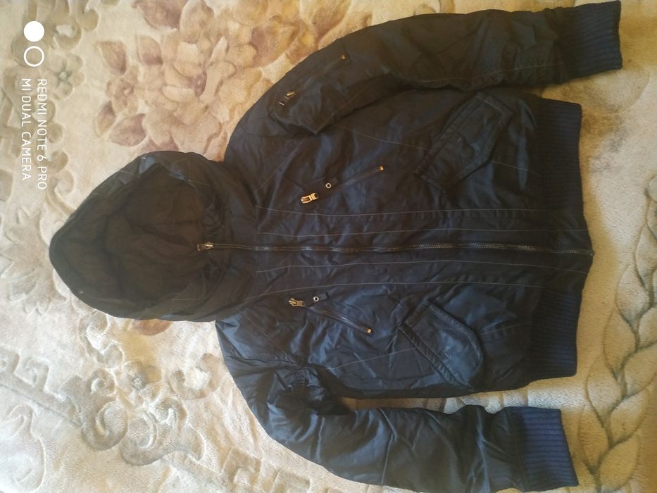 Продаётся куртка на мальчика, в нормальном состоянии.