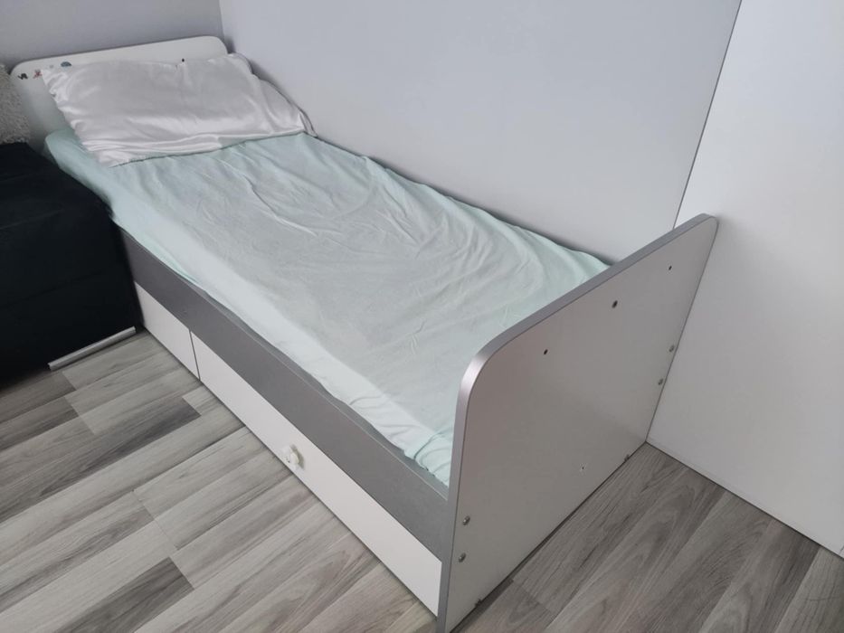 Продавам детско легло