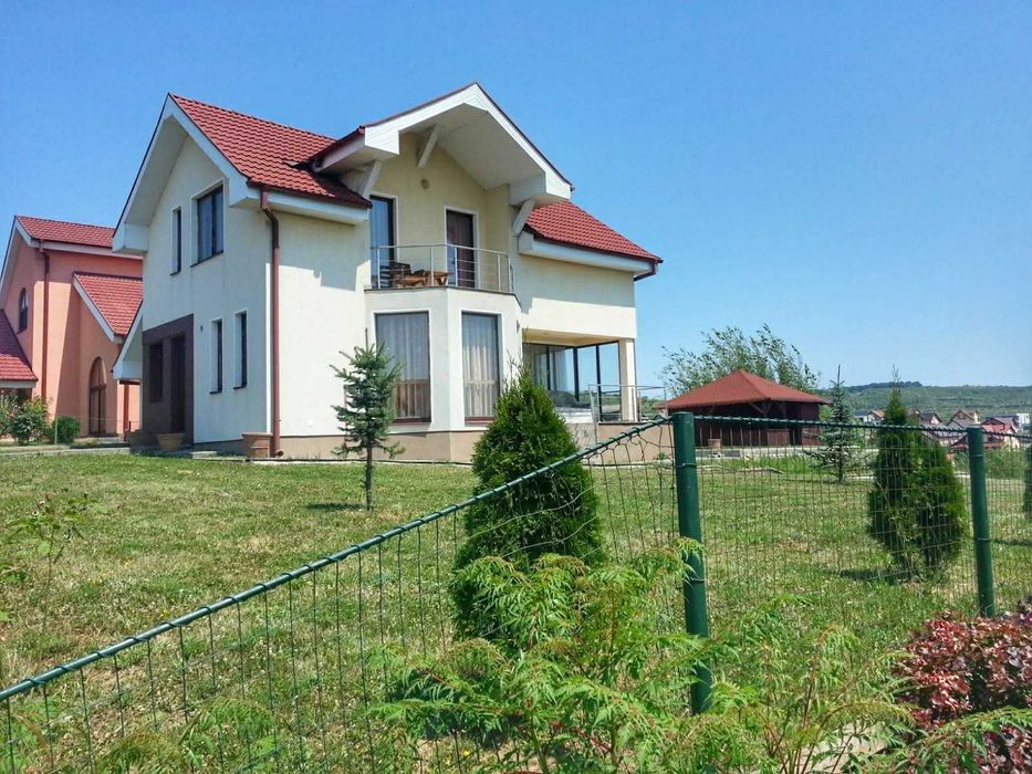 Casa individuala cu 4 camere si  garaj in Cartier Orizont (central) Livezeni, Mures