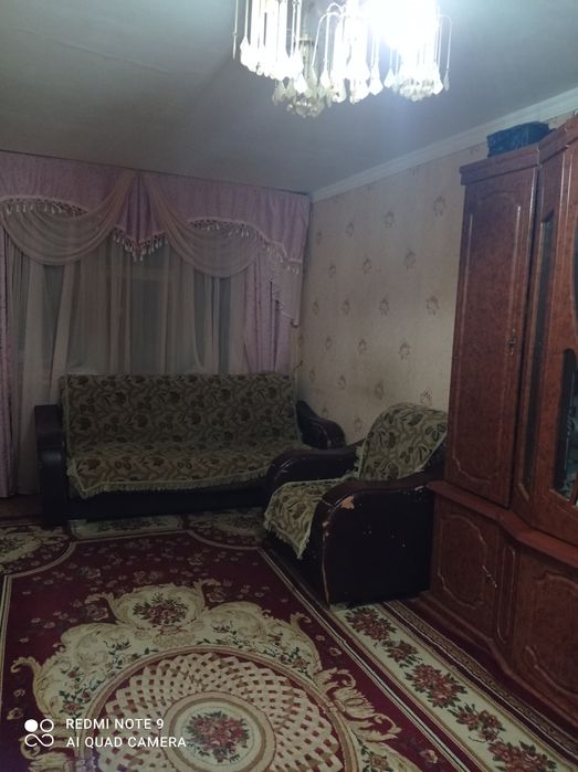 Срочно продаётся на 3 этаже 2 ком квартира