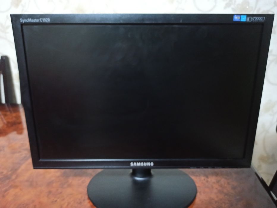 Монитор Samsung SyncMaster E1920