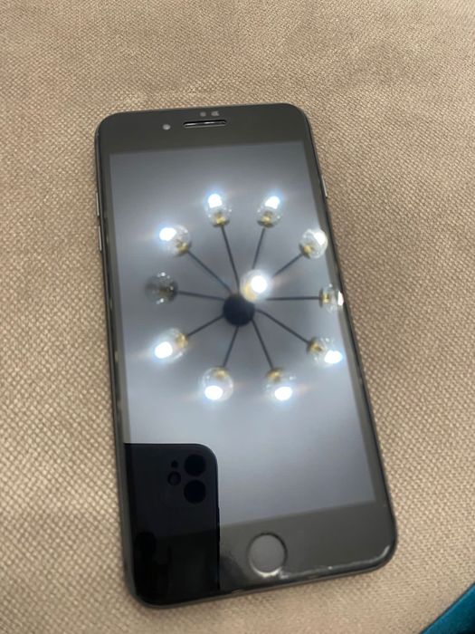 Мобильный телефон IPhone 8+