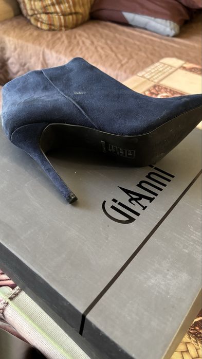 Продавам  дамски боти