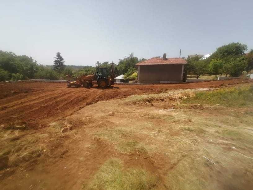 Услуги с комбиниран багер-товарач или мини верижен багер и самосвали