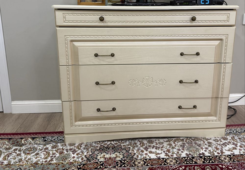 Спальный гарнитур. В хорошем состоянии.