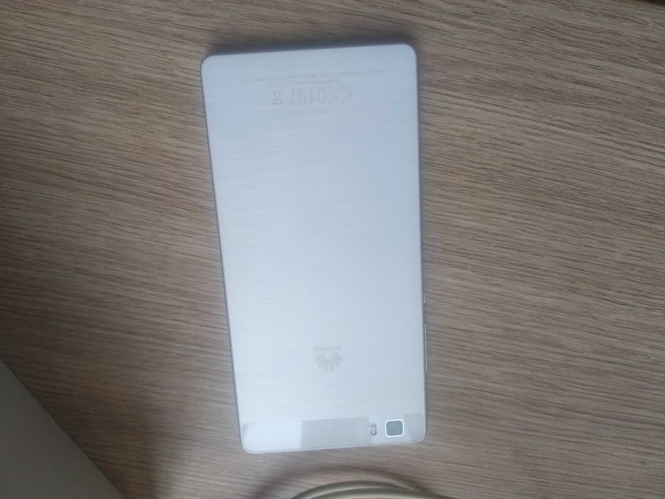 Смартфон HUAWEI p8lite
