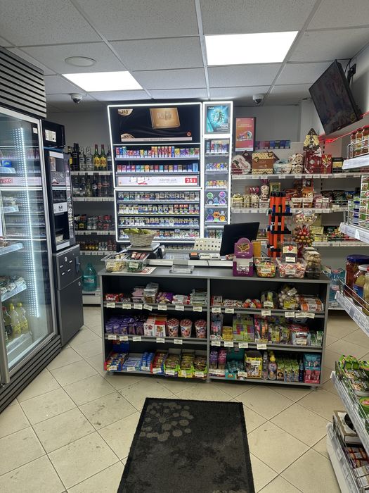 Vand cedez afacere la cheie magazin alimentar