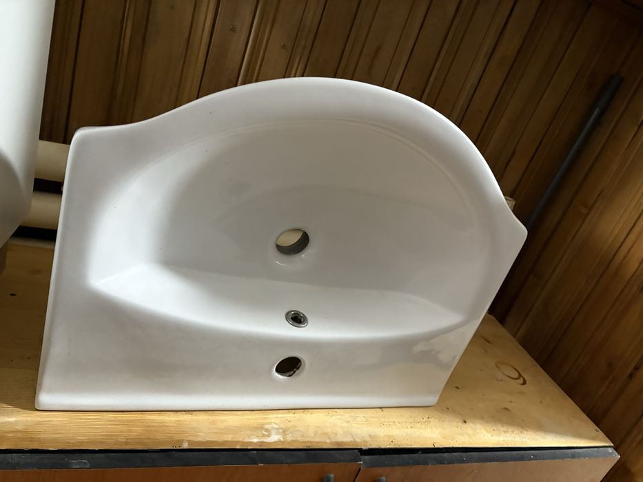 mobilier baie + lavoar ceramic alb modern foarte bun pentru apartament casă pensiune chirie renovare nou premium nefolosit iasi centru