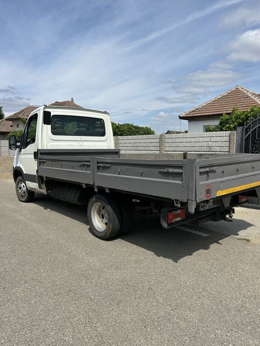 Vând camionetă iveco daily,fara niciun defect,meerge impecabil