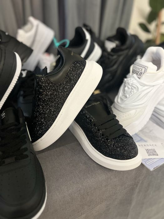 adidasi 1 la 1 nu trimit pe curier cine vrea  locuiesc in craiova