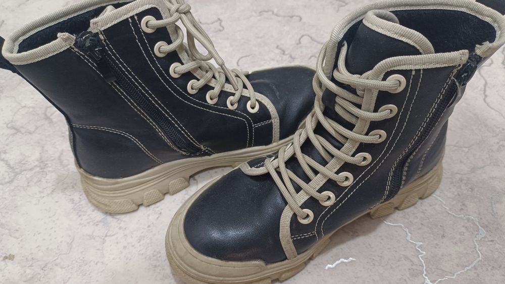 Продам детскую обувь