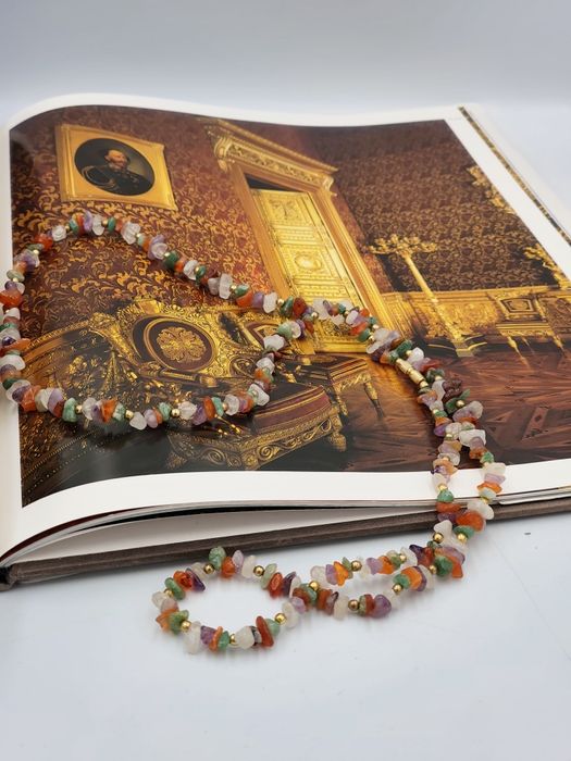 Винтидж дълго колие с полускъпоценни камъни