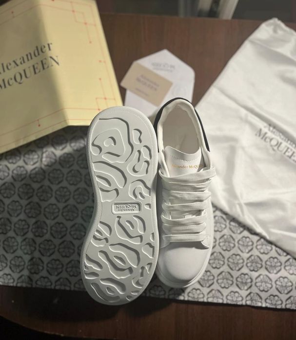Alexander McQueen la DOAR 249 LEI