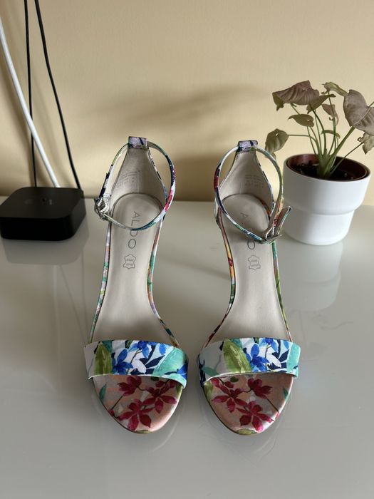 Sandale Aldo cu print cu flori, marimea 37