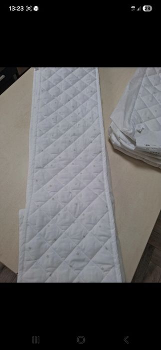 Cearceaf cu apărători la pătuț..