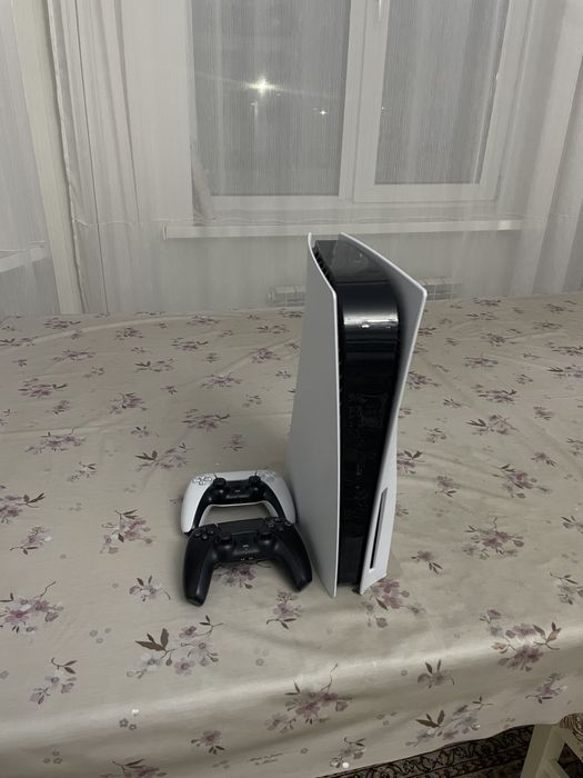 Продам PS5 с 2 джойстиками
