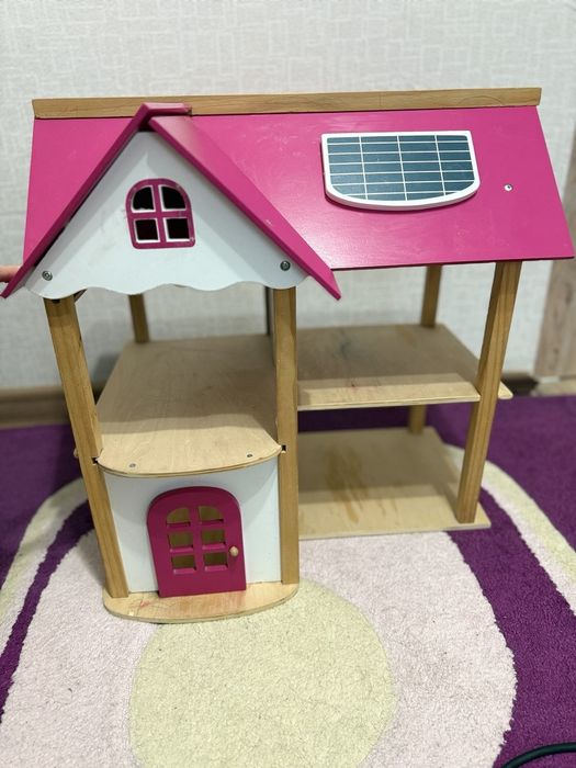 Продам деревянный игрушечный домик