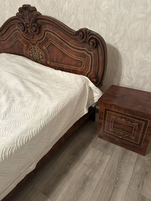 Продам спальный гарнитур