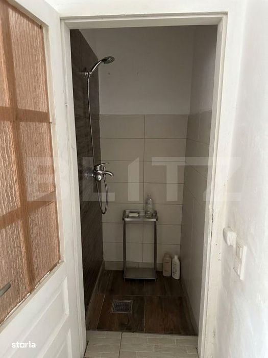 Apartament de vanzare , curte comuna, 2 camere, Zona Semicentral