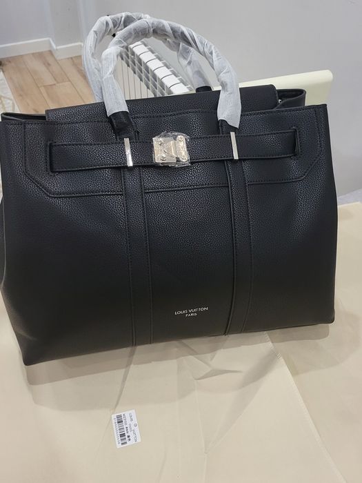 Georges Tote MM 41 x 29 x 14 cm
(Length x Height x Width)