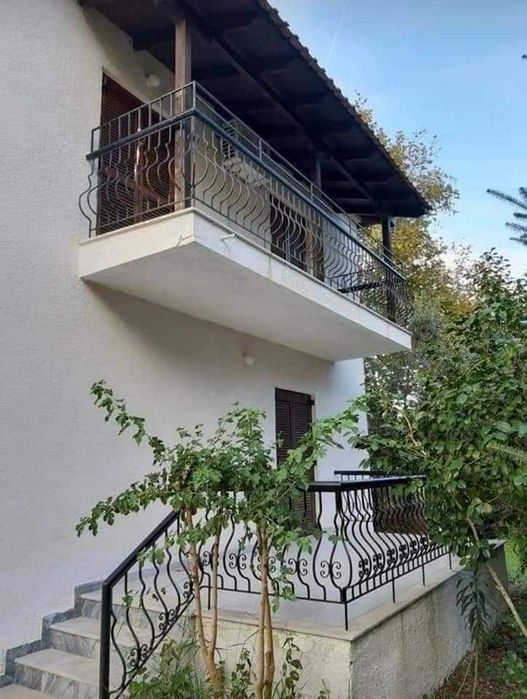 Продава 2ет къща с площ 100 м2 и двор 700 м2 в Ставрос, Гърция