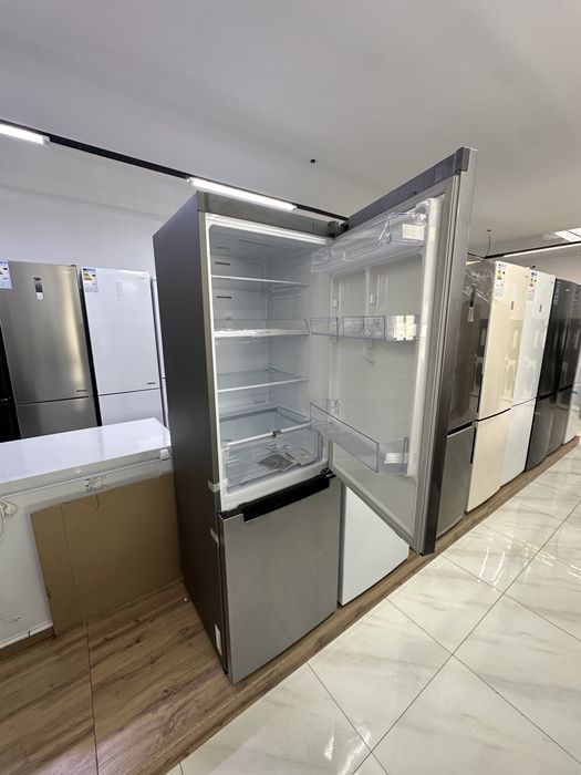 Холодильник Samsung