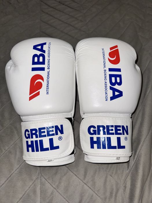 Боксерские перчатки IBA green hill