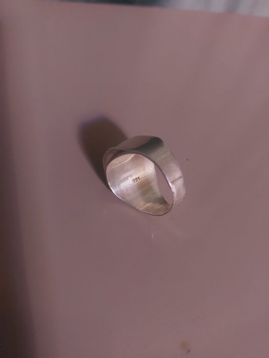 Күміс сақина сатылады.Саудасы бар