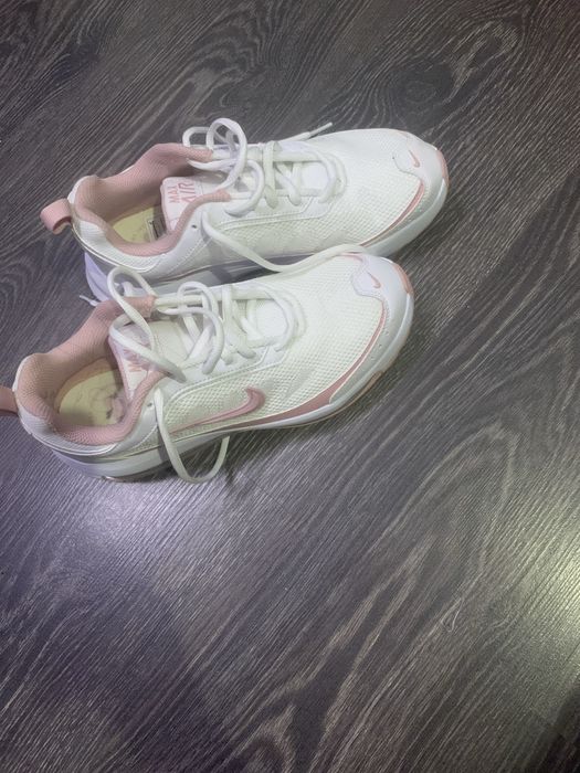 Маратонки NIKE дамски